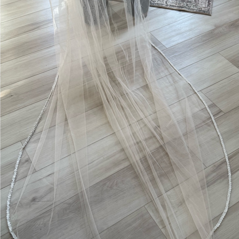 Elegant Cream Hair Veil with Silver Accents - Picture 7 of 11